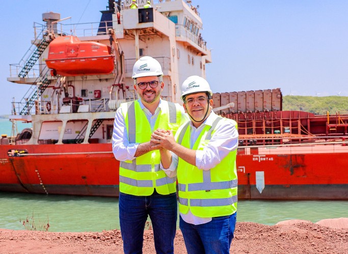 Ministro Tomé França e governador Rafael Fonteles no Porto Piauí